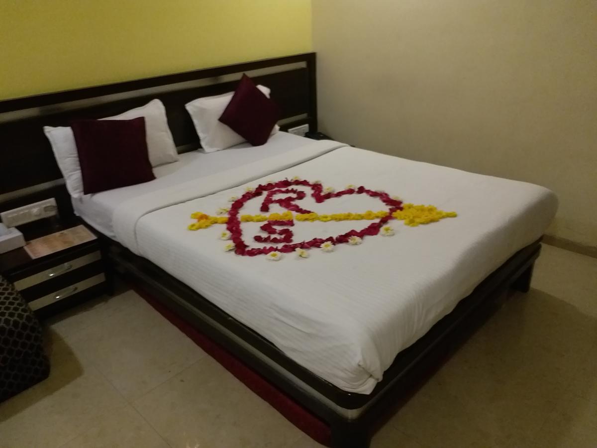 Hotel K.C Residency Mumbai Bagian luar foto