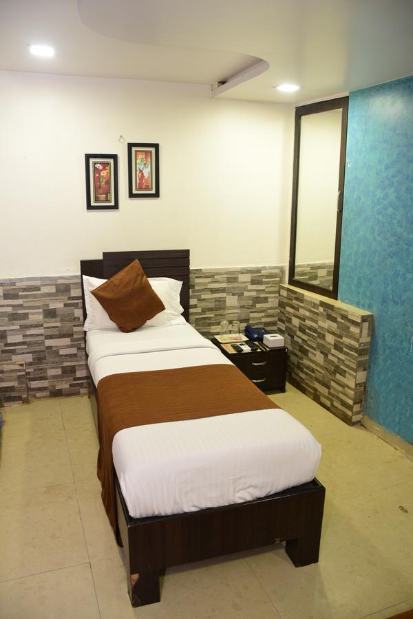 Hotel K.C Residency Mumbai Bagian luar foto